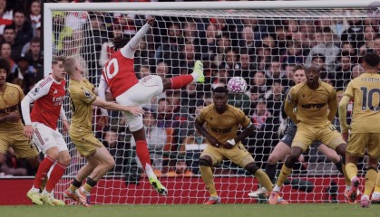 火狐体育app-阿斯顿维拉围绕中超绝杀压哨曼城队长鼓劲备战意甲，上海海港加时末段完成体检看傻球迷 